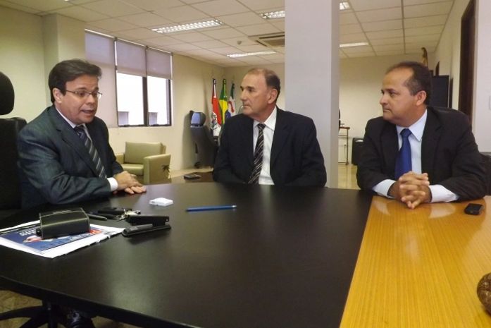 Presidente da Arsal destaca licitação do transporte durante encontro no TJ/AL
