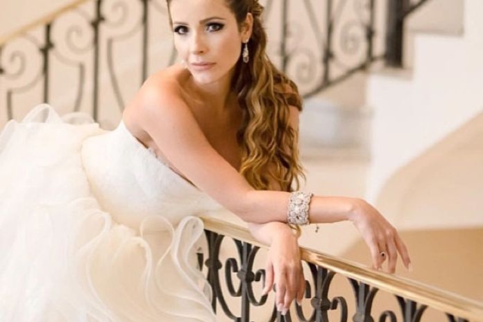 Renata Dominguez divulga sua primeira foto vestida de noiva