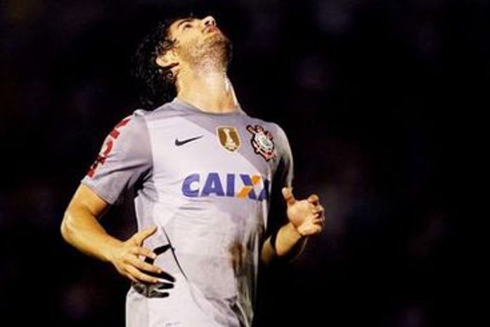 Pato não 'salva' e Corinthians fica no zero contra o Botafogo-SP