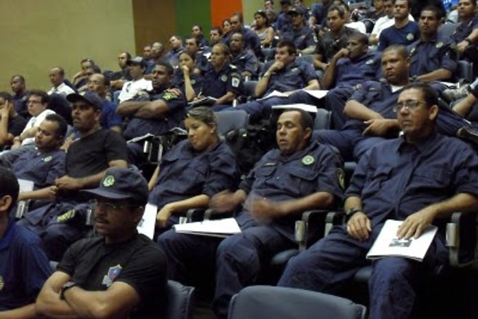 Guardas municipais podem ter porte de arma legalizado
