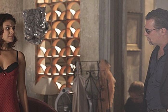 Bem feito! Rosângela entrega Morena para Russo, mas leva a pior