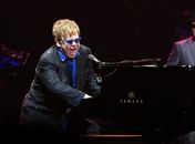 Elton John toca com Grohl em CD do Queens of the Stone Age