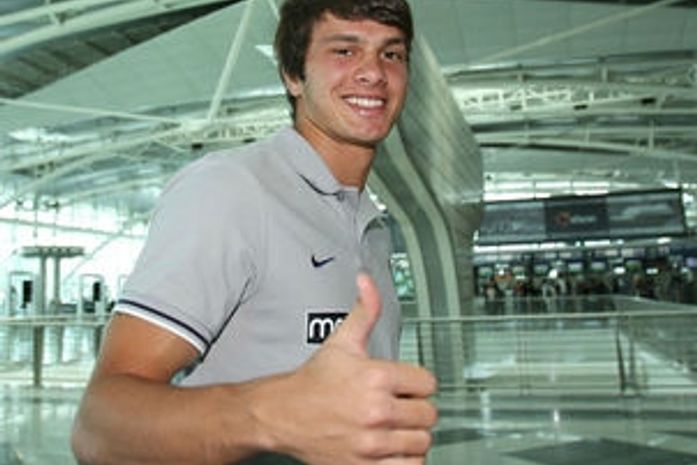 Palmeiras confirma a contratação do atacante Kleber até o meio do ano