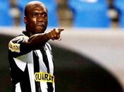 Seedorf rouba a cena, Botafogo busca a virada e se mantém líder