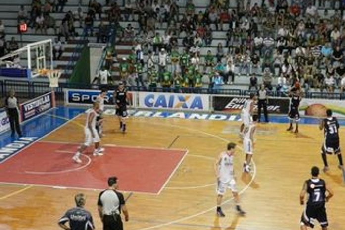 Uberlândia vence Liga Sorocabana nos segundos finais