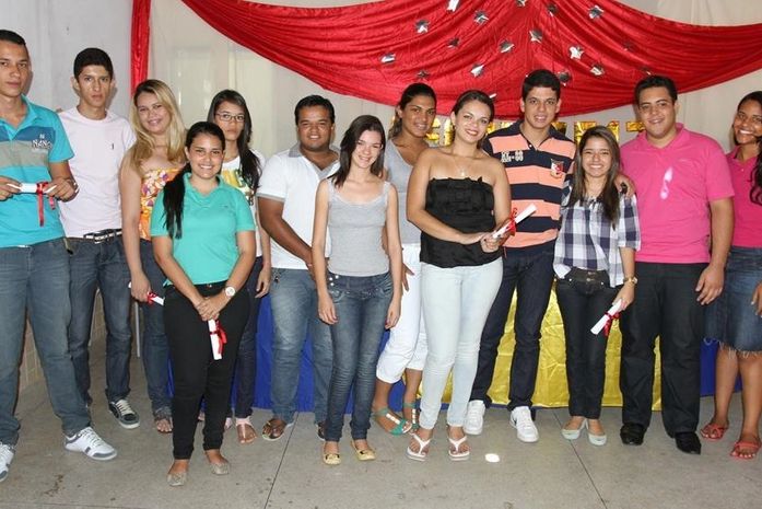 Escola estadual em Santana do Mundaú homenageia alunos aprovados no Enem