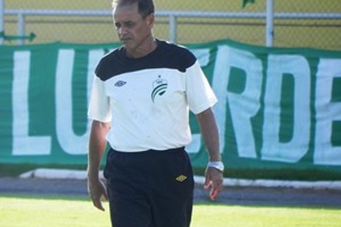 Davino diz que alta competividade no elenco faz Luverdense render bem