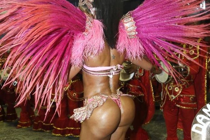 Bumbum de Gracyanne Barbosa recebe críticas nas redes sociais