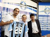 Apresentado no Grêmio, Barcos 'veste' meta e mantém objetivo de 28 gols