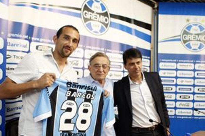 Apresentado no Grêmio, Barcos 'veste' meta e mantém objetivo de 28 gols