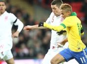 Site inglês brinca com atuação de Neymar: "inútil"