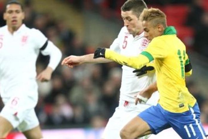 Site inglês brinca com atuação de Neymar: "inútil"