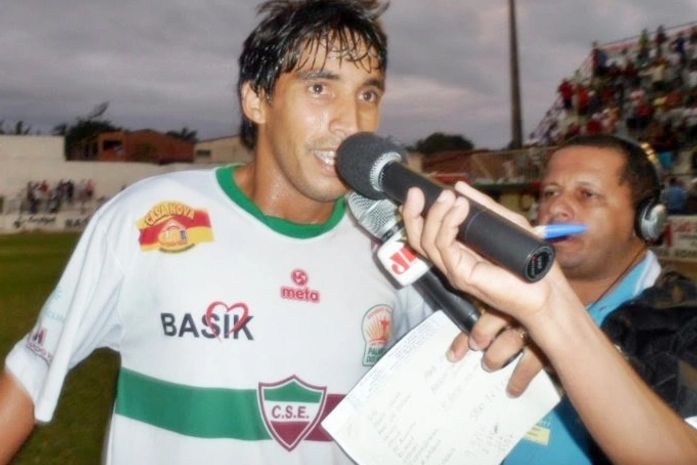 CSE está perto de anunciar o retorno do meia Paulo Victor