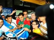 André Santos desembarca em Porto Alegre: 'Cheguei para ser campeão'