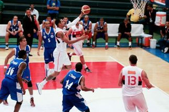 Flamengo vence e avança na Liga das Américas