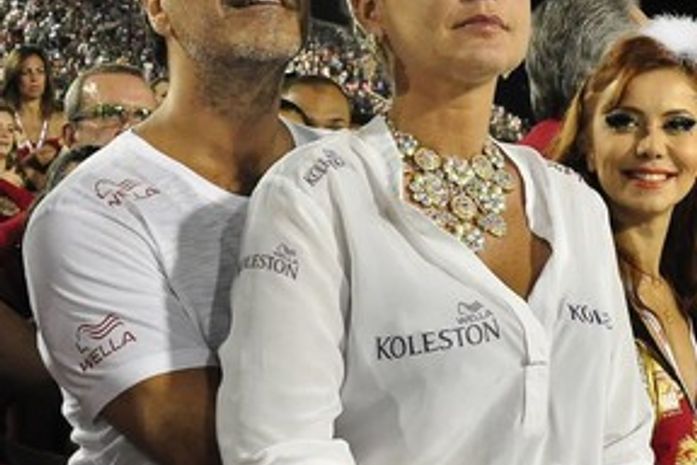 Xuxa e novo namorado curtem carnaval do Rio: 'Feliz pacas'