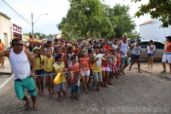 Nas ruas de Marechal só criança no bloco Balão Mágico