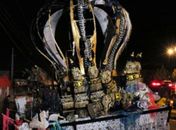 Carro alegórico pega fogo e mata 4 em Santos