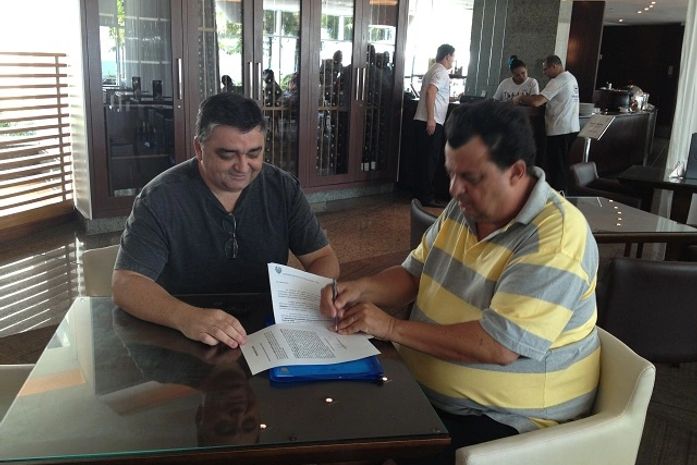 Presidente do CSA assina contrato com renomado advogado desportivo