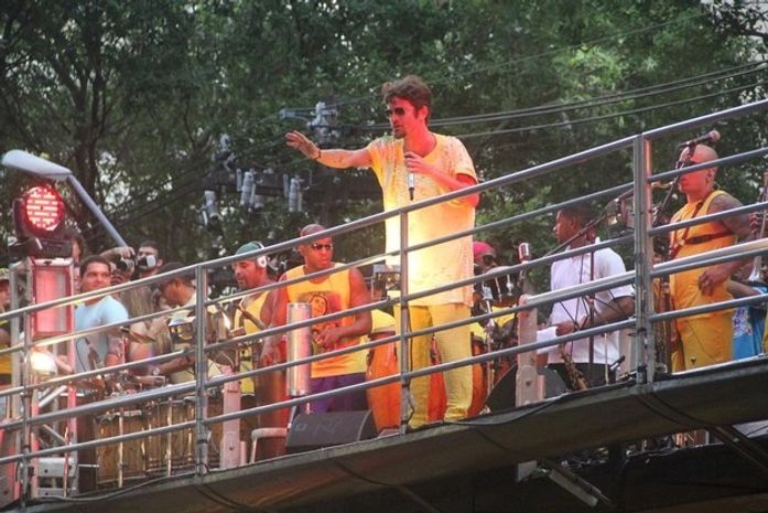 Despedida: em cima de trio, Saulo Fernandes dá adeus à banda Eva