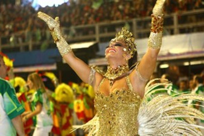 'Estamos juntos', diz Vivi Araújo após rebaixamento de escola