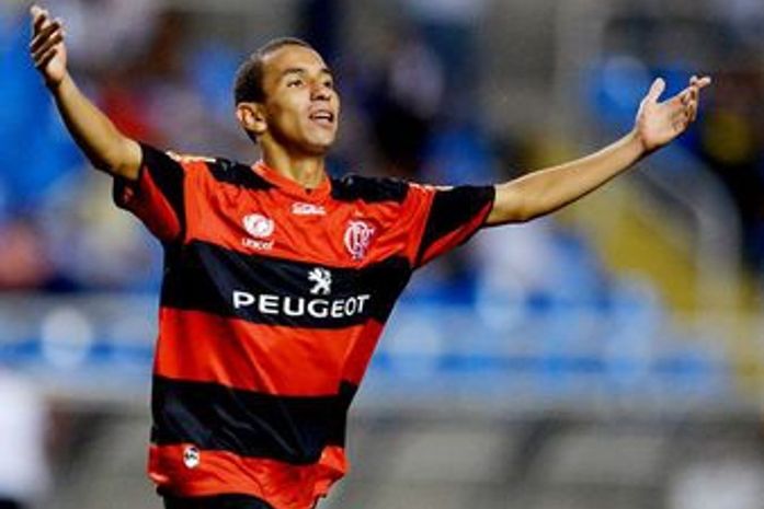 Multa de Rafinha no Flamengo é mais de R$ 100 mihões