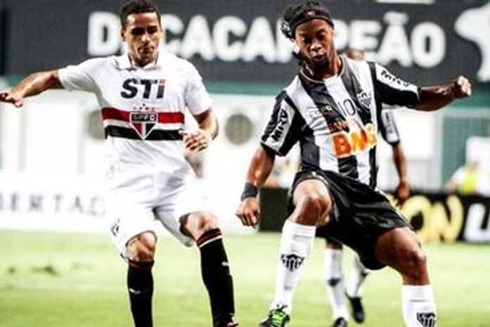 Ronaldinho arrasa São Paulo, e Atlético-MG vence na volta à Libertadores