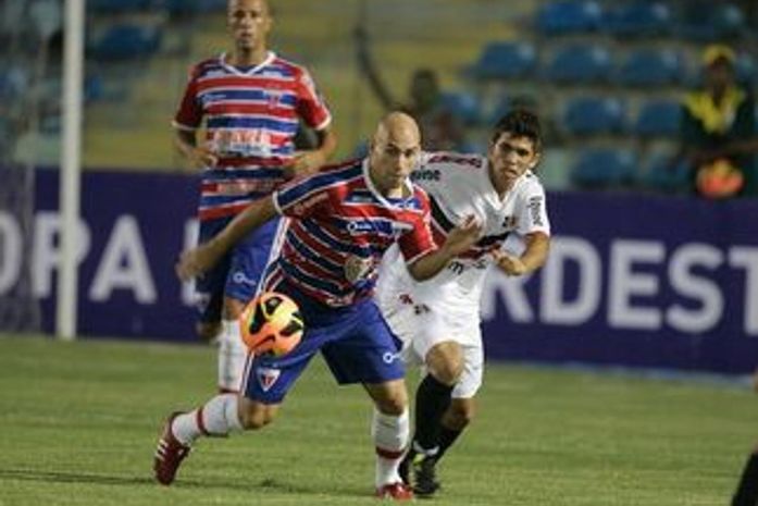 Seis gols, pênalti perdido e frango: Fortaleza e Santa Cruz empatam