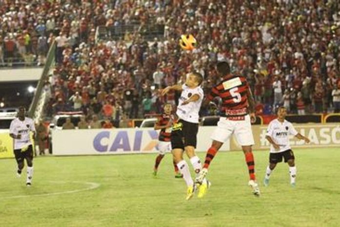 Campinense e Sport empatam sem gols no Amigão