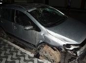 Quadrilha que invadiu salão capota durante a fuga