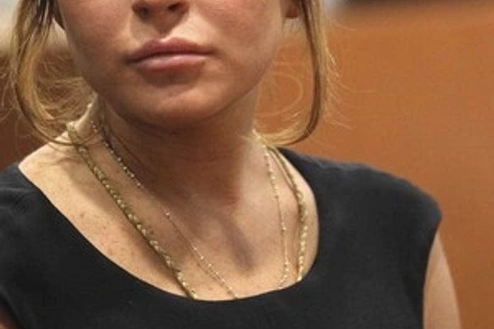 Uma nova confusão! Advogada de Lindsay Lohan diz que a atriz está fora de controle