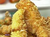Frango empanado leva iogurte natural e queijo parmesão; anote receita
