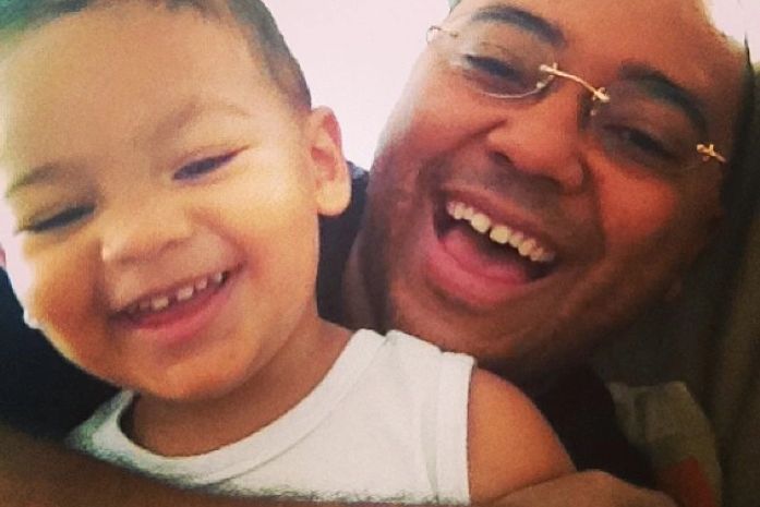 Dudu Nobre posta foto ao lado do filho: 'Em casa com o meu príncipe'