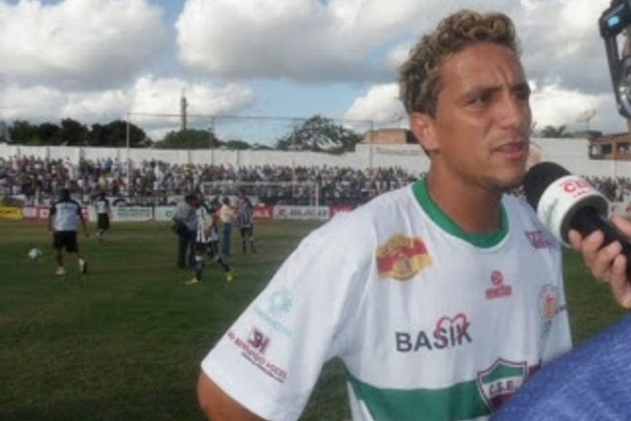 CSE anuncia o retorno do atacante Luiz Paulo