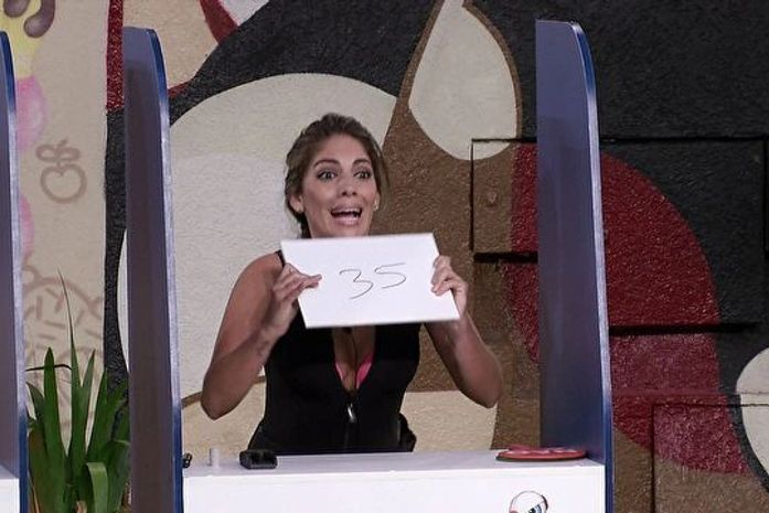 Anamara se dá bem na prova de perguntas e é a nova líder do BBB13