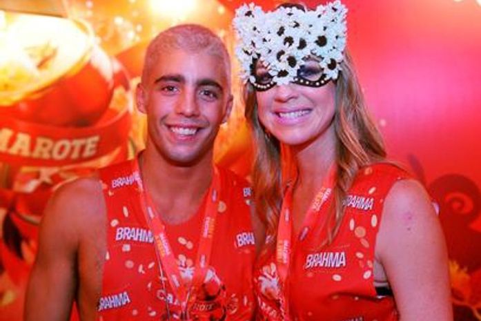 Jornal: Luana Piovani gasta R$ 100 mil no casamento com Pedro Scooby