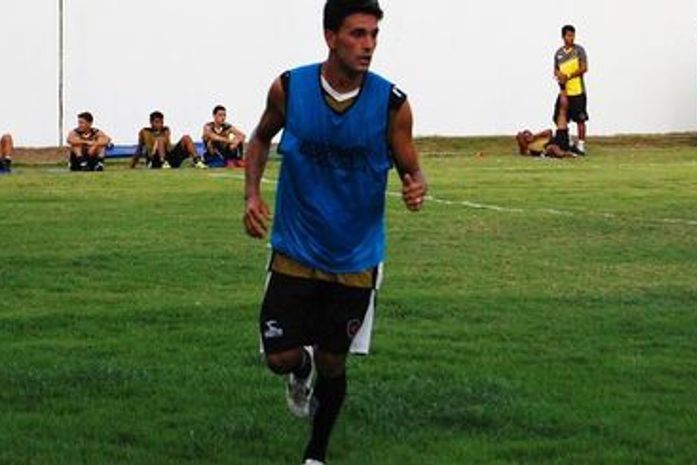 Lateral-esquerdo Celico(Ex-CSA) pode estrear domingo contra o Treze