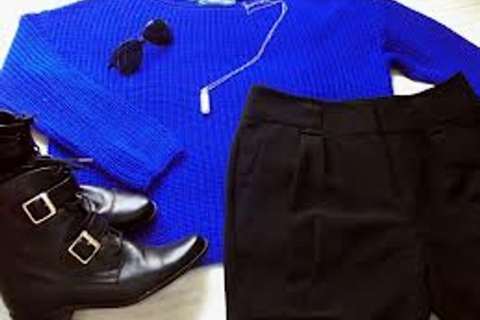 Azul cobalto é tendência em roupas, bolsas e sapatos.