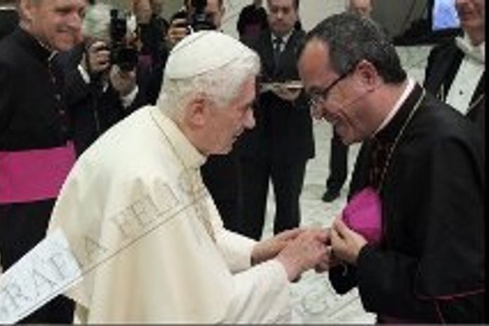 O Bispo alagoano de Paulo Jacinto, Dom Francisco Falcão e o Papa Bento XVI em Roma