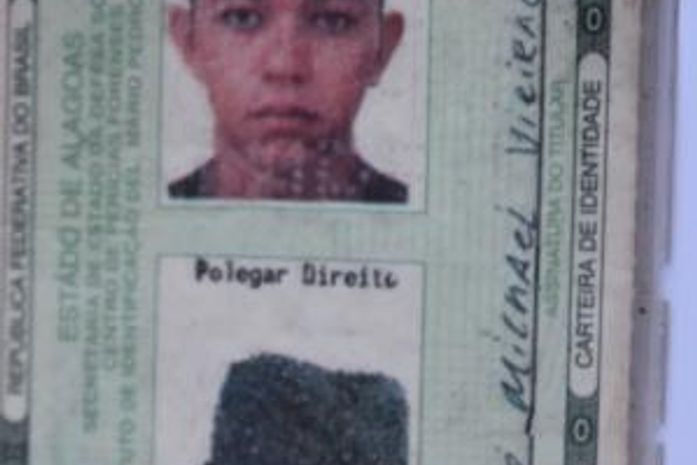 Jovem é assassinado na frente dos amigos com sete tiros