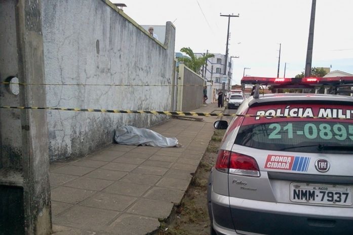 Jovem é perseguido e morto a tiros no Pinheiro