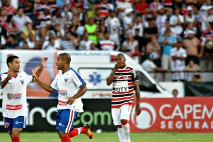 Fortaleza vira no final, elimina Santa Cruz e passa para as semifinais