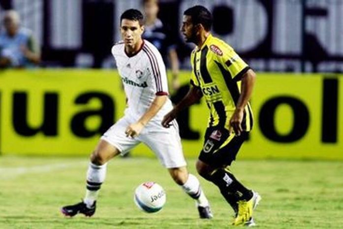 Deco estreia em 2013 com assistências e comanda vitória do Flu sobre Volta Redonda