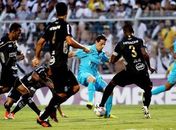 Com Neymar expulso e lesão de árbitro, Ponte bate Santos e segue líder