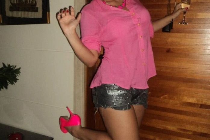 Após dieta, Geisy Arruda comemora: 'Loira, magricela e toda rosa'