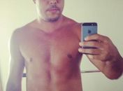Ronaldo mostra resultado de exercícios e exibe abdômen sarado