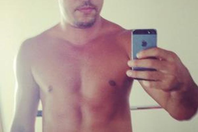 Ronaldo mostra resultado de exercícios e exibe abdômen sarado