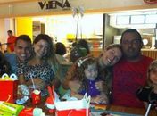 Cacau Cotta,à direita, com mulher e filhas