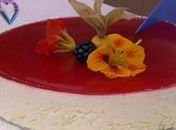Veja como preparar doce que imita cheesecake e leva gelatina na receita