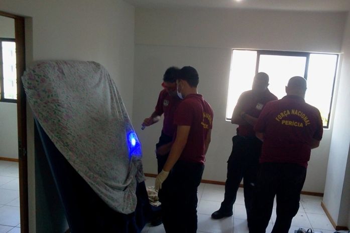 Perícia no apartamento de acusada de matar Franciellen